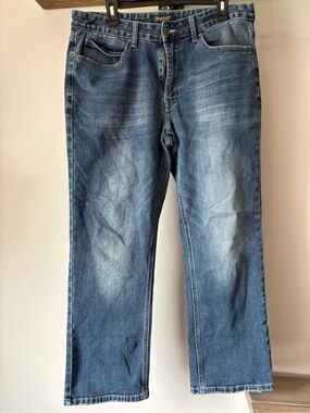 Threadgrit Men’s Relaxed Straight Jeans in Medium Blue Wash